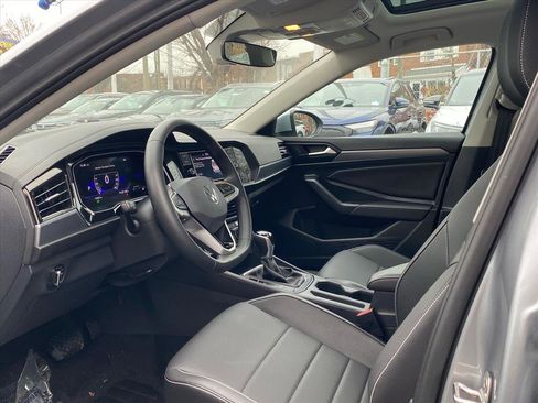 Certified 2024 Volkswagen Jetta SE w/ Panoramic Sunroof Package image 12