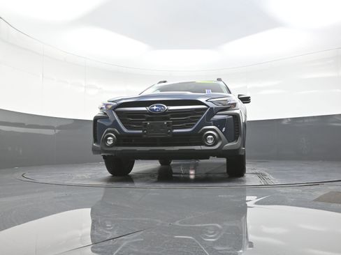 Used 2025 Subaru Outback Premium image 10