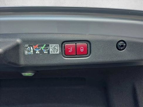 Used 2025 Mercedes-Benz E 450 4MATIC Sedan image 13