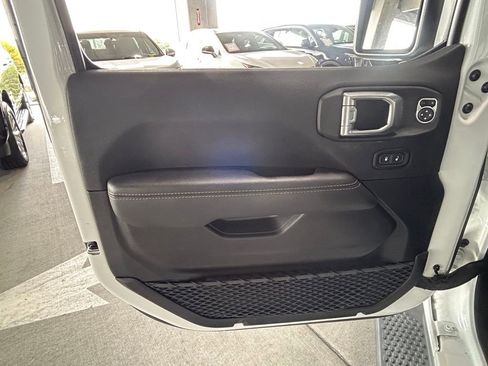 Used 2023 Jeep Wrangler Altitude image 15