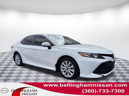 Used 2018 Toyota Camry LE image 1