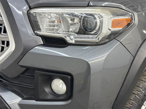 Used 2017 Toyota Tacoma TRD Off-Road w/ Tow Package AWD/4WD image 32