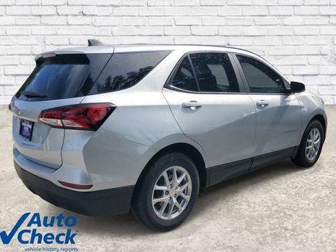 Used 2022 Chevrolet Equinox LS w/ LS Convenience Package FWD image 4