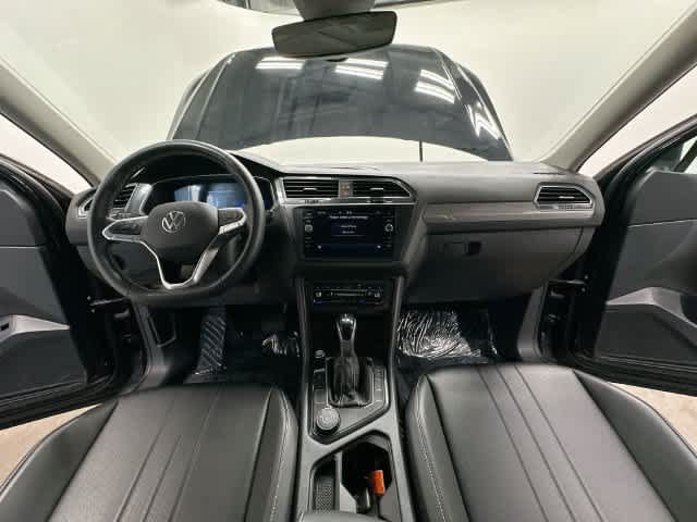 Used 2024 Volkswagen Tiguan SE w/ Panoramic Sunroof Package AWD/4WD image 21