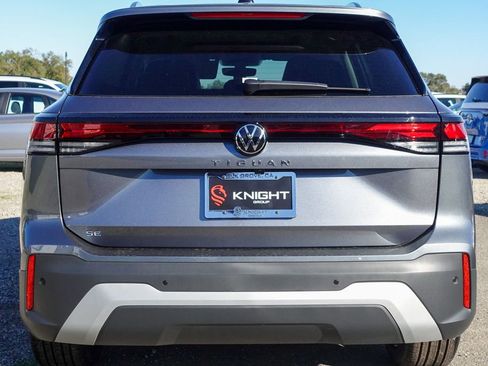 New 2025 Volkswagen Tiguan SE image 8