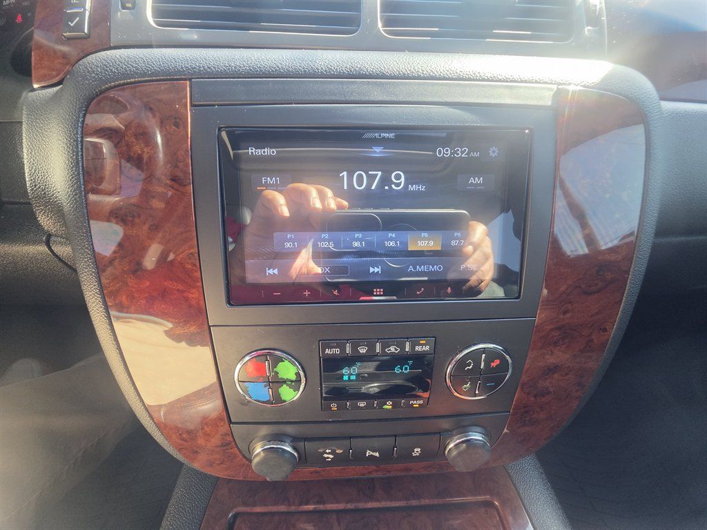 Used 2013 Chevrolet Tahoe LTZ RWD image 11
