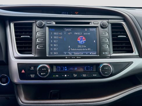 Used 2019 Toyota Highlander XLE image 12