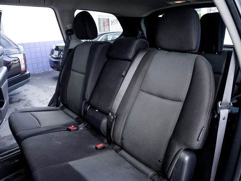 Used 2019 Nissan Pathfinder SV image 12