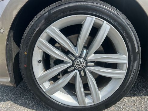 Used 2017 Volkswagen Passat 1.8T SEL Premium FWD image 10