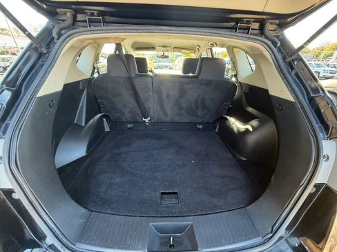 Used 2014 Nissan Rogue S w/ Convenience Package AWD/4WD image 9