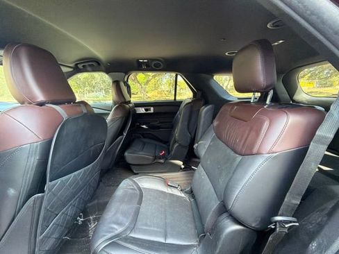 Used 2022 Ford Explorer Platinum w/ Premium Technology Package AWD/4WD image 12