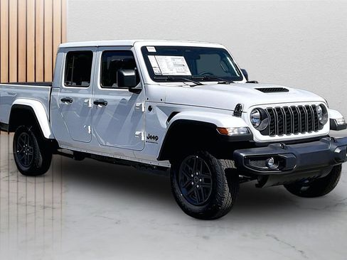New 2026 Jeep Gladiator Sport AWD/4WD image 2