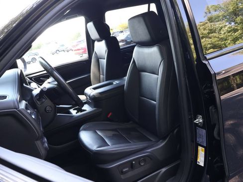 Used 2022 Chevrolet Tahoe Z71 w/ Z71 Off-Road Package AWD/4WD image 33