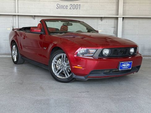 Used 2010 Ford Mustang GT RWD image 2
