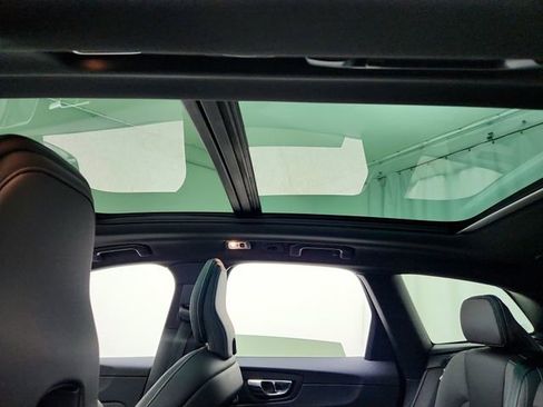 Used 2021 Volvo XC60 T8 R-Design w/ Advanced Package image 18