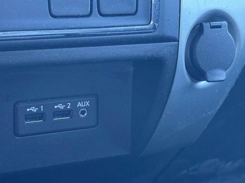 Used 2019 Nissan Titan SV image 16