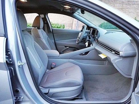New 2026 Hyundai Elantra SE FWD image 14