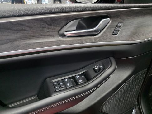 Used 2024 Jeep Grand Cherokee L Limited w/ Luxury Tech Group II image 12