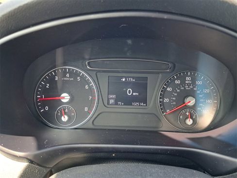 Used 2019 Kia Sorento LX image 21