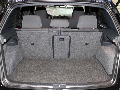 Used 2011 Volkswagen Golf 4-Door FWD image 31