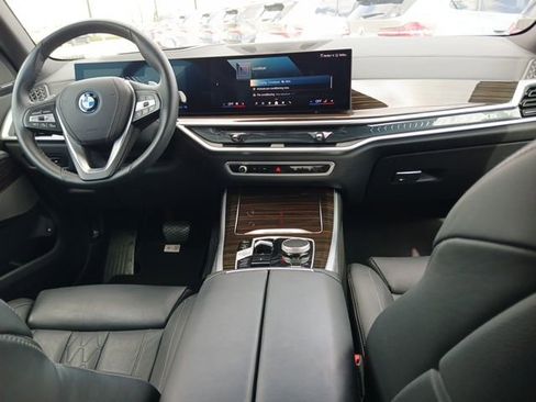 Used 2025 BMW X5 xDrive50e image 13