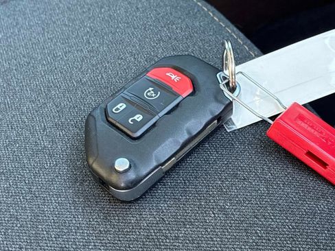 Used 2024 Jeep Wrangler Unlimited w/ Convenience Group image 9