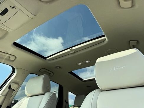 Used 2023 Buick Enclave Avenir AWD/4WD image 13