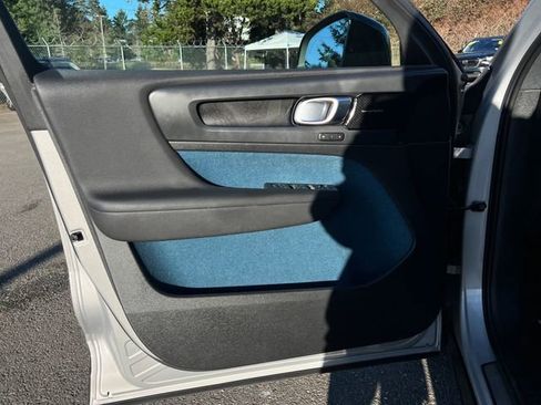 Used 2023 Volvo XC40 Recharge Ultimate image 17