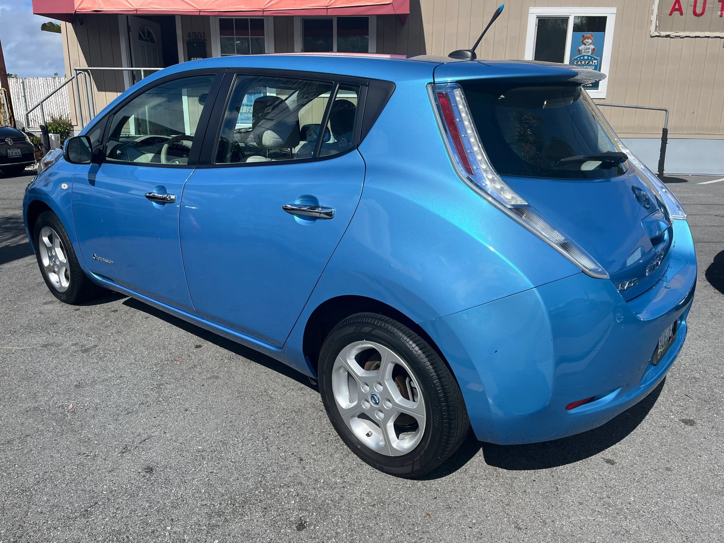 Used 2011 Nissan Leaf SL FWD image 5