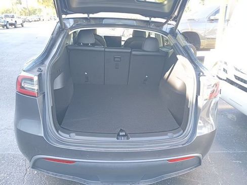 Used 2021 Tesla Model Y Long Range image 7