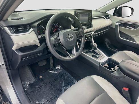 Used 2019 Toyota RAV4 XLE Premium FWD image 9