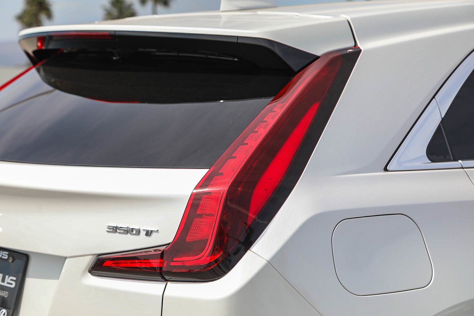 Used 2023 Cadillac XT4 Luxury w/ Cold Weather Package FWD image 9