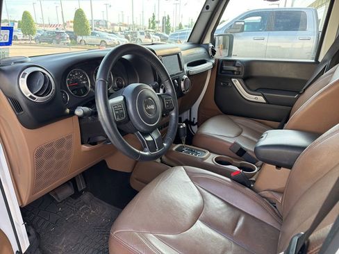 Used 2017 Jeep Wrangler Unlimited Sahara w/ Connectivity Group AWD/4WD image 2