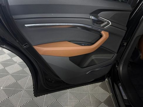 Used 2024 Audi Q8 e-tron Premium Plus w/ Premium Plus Package image 29