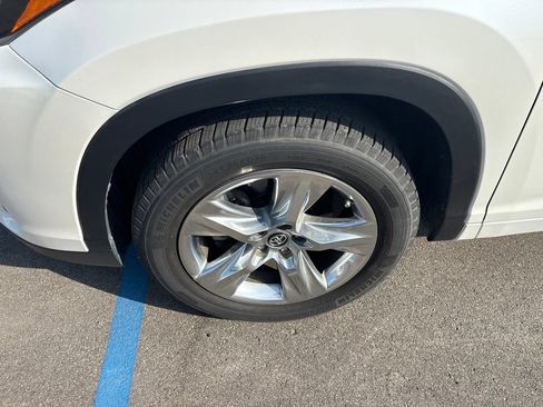 Used 2018 Toyota Highlander Limited FWD image 4