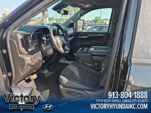 Used 2025 Chevrolet Silverado 2500 LT w/ Convenience Package AWD/4WD image 9
