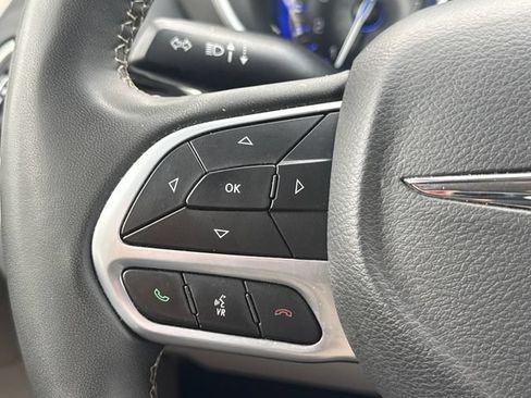 Used 2023 Chrysler Pacifica Touring-L FWD image 26
