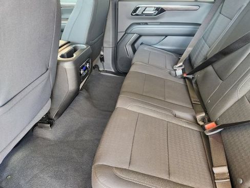 Used 2025 Chevrolet Suburban LS RWD image 29