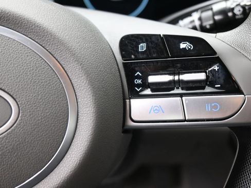 Used 2024 Hyundai Elantra SEL FWD image 28