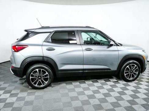 Used 2025 Chevrolet TrailBlazer LT AWD/4WD image 2