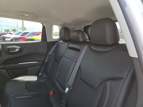 Used 2019 Jeep Compass Latitude w/ Cold Weather Group FWD image 22