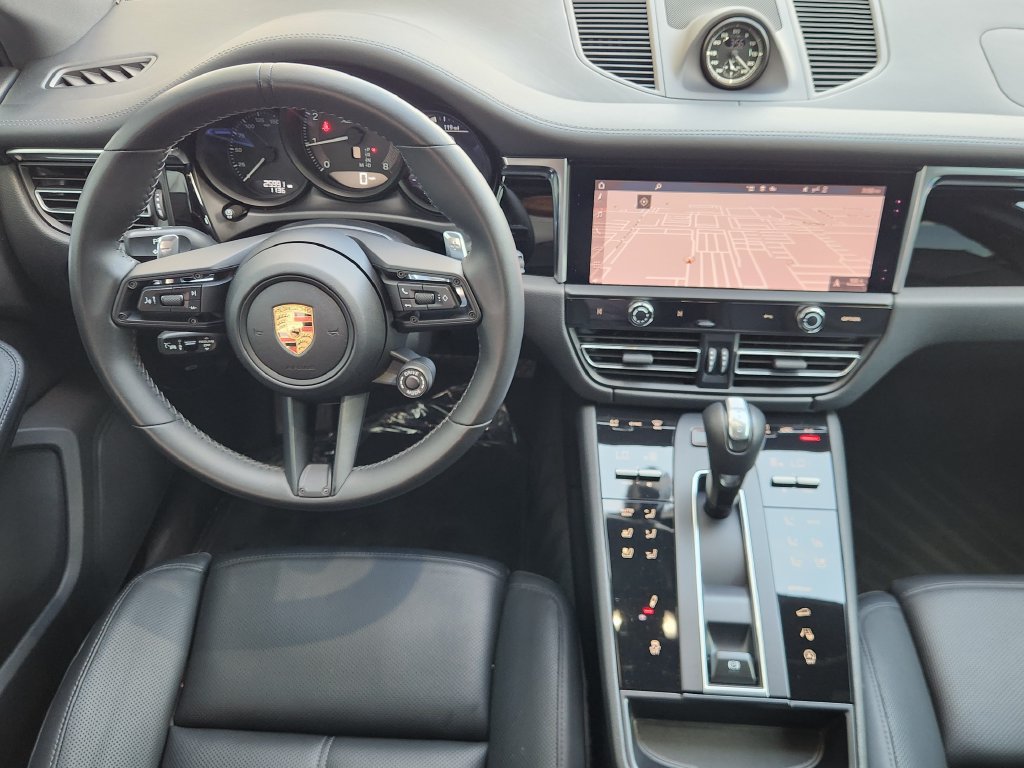 Used 2023 Porsche Macan Turbo AWD/4WD image 25