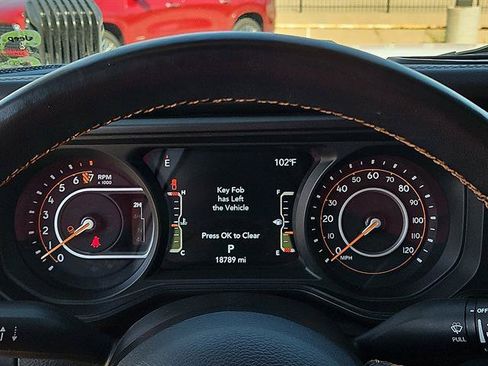 Used 2024 Jeep Gladiator Mojave w/ Technology Group AWD/4WD image 16