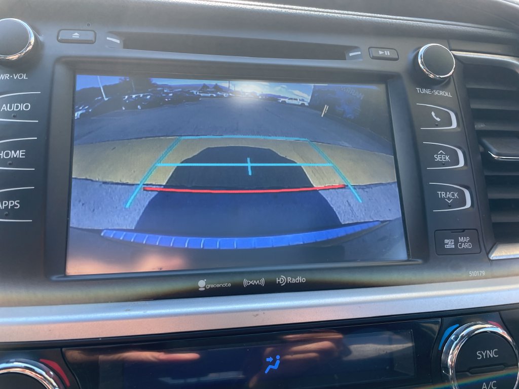 Used 2017 Toyota Highlander XLE AWD/4WD image 19