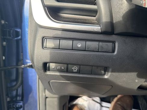 Used 2023 Nissan Rogue SV image 32