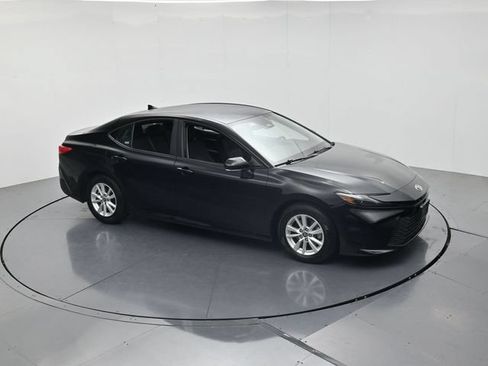 Used 2025 Toyota Camry LE FWD image 40