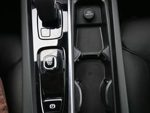 Used 2025 Volvo S60 B5 Plus image 11