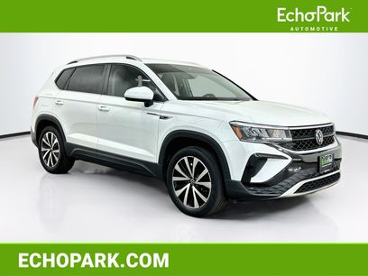 Used 2023 Volkswagen Taos SE w/ Panoramic Sunroof Package
