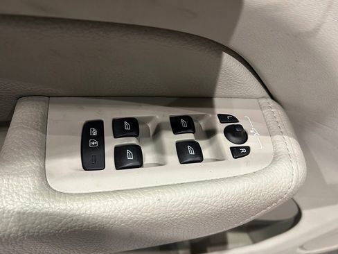 Used 2019 Volvo XC60 T5 Momentum w/ Multimedia Package AWD/4WD image 11