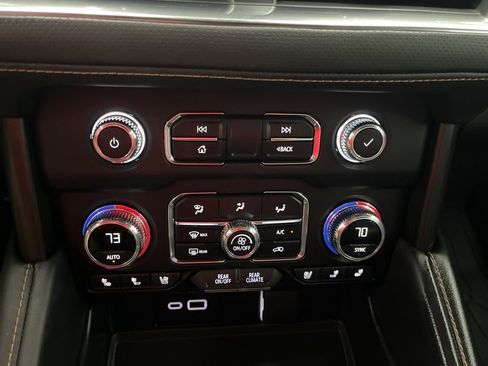 Used 2024 GMC Yukon AT4 w/ AT4 Premium Package AWD/4WD image 27